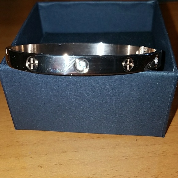 18k Rose Gold Locking Love Bangle Bracelet - Picture 7 of 7